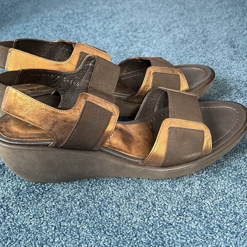 Donald J Pliner Copper brown trendy wedge sandal